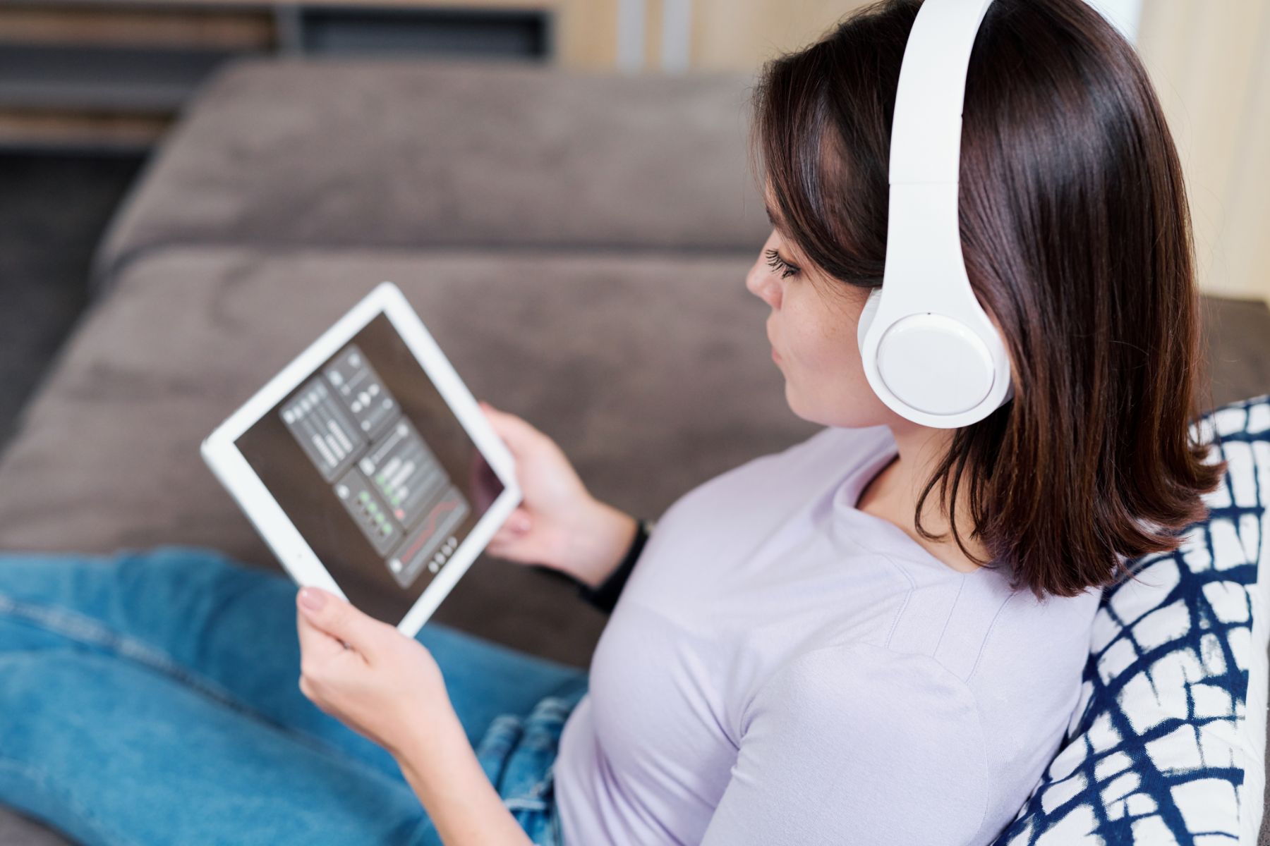 young-woman-in-headphones-looking-at-remote-4ZG96T5.jpg young-woman-in-headphones-looking-at-remote-4ZG96T5.jpg